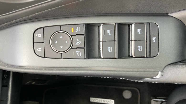 Nissan Qashqai 1.3 DiG-T MH 158 N-Connecta 5dr Petrol Hatchback